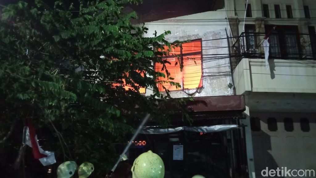 Kebakaran melanda kios buah di Kota Cirebon